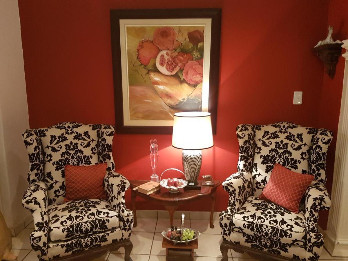 Michael-Angelo Guest House Почефструм Экстерьер фото