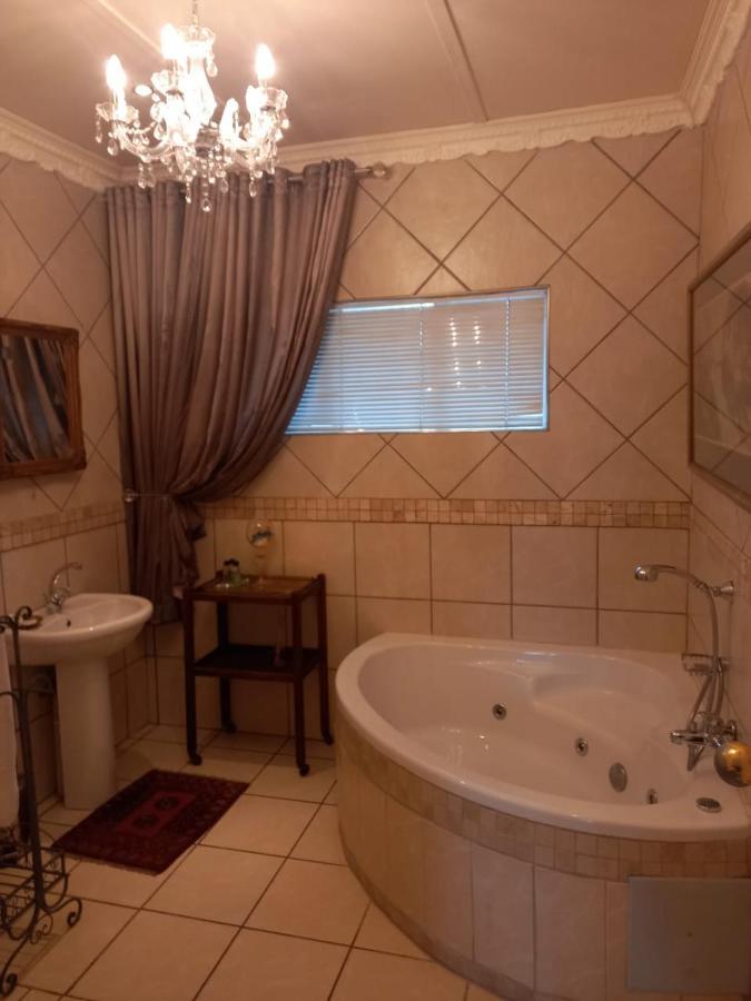 Michael-Angelo Guest House Почефструм Экстерьер фото