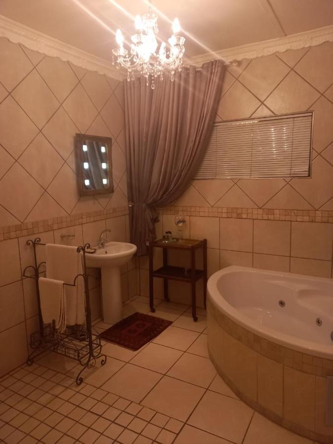 Michael-Angelo Guest House Почефструм Экстерьер фото
